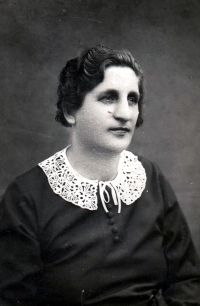 Mother of Blažena Stuchlá, Štěpánka Kašpárková / 1938