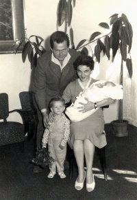 Havlíčkův Brod, Hrabalík family probably at the registration of Zdeněk Jr. (father Zdeněk, son Petr, mother Marie, son Zdeněk Jr.), 1963