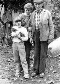 1989. From left: Barbara Kroutilová (daughter), Jiřina Kroutilová, Karel Linha (father). On the farm in Temenice.