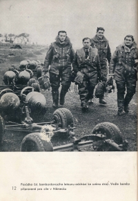 Josef Filler (second from left) with his crew in 1940s in England