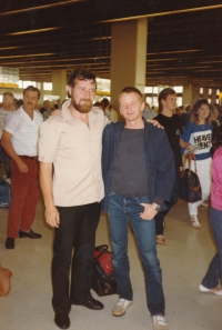 Josef Motyčka and Leoš Válka at the ariport in Melbourne, 1987