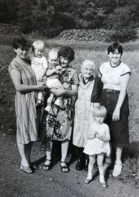 Anna Hladká with her daughters and grandchildren