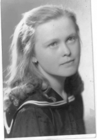 Jindřiška Herclíková at the age of seventeen (1945)