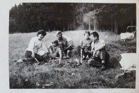 Hana Vondrášková with family in 1977