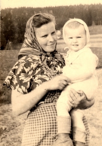 Pavla Mikešová with her mother