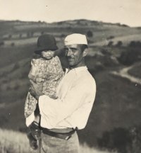 Marie Hlídkováas a child with her father Jaromír Nešpor in Stribrna Skalice