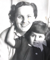 Zuzana Bílková with her mother