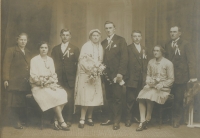 The wedding of Anna and Josef Vopařil, from the left Josef Vopařil, Kosinová (from Makov, from Kaup's house built by Jan Kovář), Václav Abrham from Makov, churchman Josef Svatoš, Anna Svatošová (née Vašková from Proseč), Kristýna Voparilová (née Sýkorová)