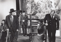 The Conspirators, Viktor Spousta as Major Oliver, Eva Holubová on the chair, 1992