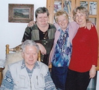 František Stránský with his wife Věra, sister Oldřiška and cousin Jiřina, 2008