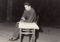 Vladimír Čada performing the short story "The Madman" by Ludvík Aškenazy at the Army Creativity Competition in Přelouč, 26 February 1962