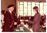 Graduation, year 1987. At that time, he weighed 52 kilograms.