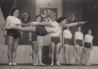 Dagmar Němcová (third from the right) at the Spartakiad