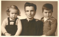 Petr Feldstein with his mother and sister, 1940s