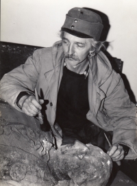 Jiří Schwab during the restoration of the statue of Joseph II found in Moravia