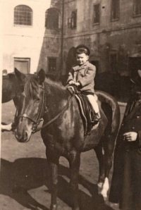 Karel Valenta in the Josefov fortress with his grandfather, legionnaire František Palaš