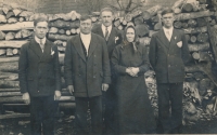 On the right, the witness's father with his brothers and parents Nedved, who came to Eibenthal from Gernik, undated