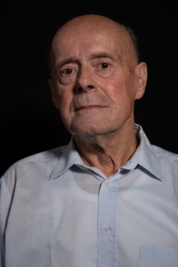 Rudolf Papík, photo in the studio, Prague, 2022