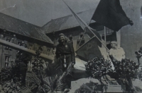 May Day in Ostrava, mother Anna with sister Jolanda, 1946