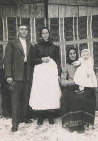 Parents of the witness with the witness's grandmother and sister, ca. 1943