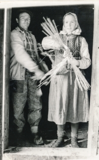 The Pelnářs at work, the witness at the preparation of the post-roast