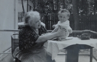 Anna Vyoralová with her grandmother in Káraný