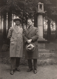 Ladislav Hahn's father on the right, his brother František, a geography teacher, on the left (1930)