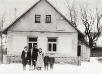 From left: aunt Růžena, mother Žofie, uncle Josef, grandmother Julie Ondráčková, uncles Jarouš and Miroslav, Krucemburk, 2nd half of the 1930s