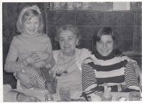 Daughters of the witness with his mother, 1979