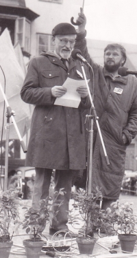 František Hromada s Jiřím Budínským, Sametová revoluce na náměstí v Chebu, 1989