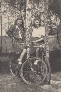 Miroslava Molíková (right) with Růžena Crhonková, with whose family the Matoušek family lived after the war
