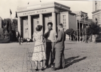 Lidmila Kubinová with Jan Koleta (centre) and Oldřich Hraboň (right) on the square in Hronov in summer 1957