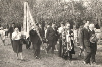 Funeral in Boršov nad Vltavou, Václav Habart as a parish priest, late 1980s