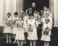 First Holy Communion as a parish priest in Boršov nad Vltavou, 1980s