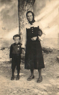 Václav Habart with his mother, 1945