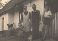 From left Václav Habart, parents, brother František and sister Pavla, 1943