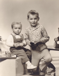 Jan Sláma with his sister Renata, 1962