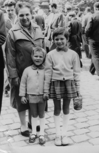 With her sister and grandmother Emma Bergl, witness on the left, 1960