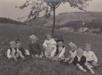 Lidmila Kubinová in Hradec Králové costume (centre) with relatives after the Second World War