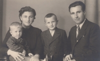 Pavel Odehnal with his parents and brother Josef (in the middle), 1955