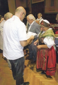 Jaroslava Svobodová in a Baráčník costume with her husband Václav Svoboda and the mayor of Týn nad Vltavou, Milan Šnork, 2012