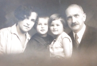 Alena Stepankova Veselá with her parents and brother Karel in 1927