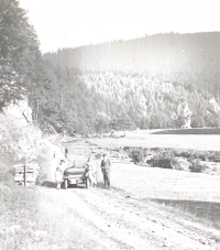 Alena Štěpánková Veselá with her parents and brother Karel on a walk in the valley of the Svratka River. Today the place is flooded by the Brno dam. Year 1928