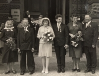 Wedding: on the left the Hejhals - Marie's parents, on the right the parents Bohuslav and Stanislava Malats