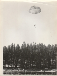 Career soldier – jumps into water, Sečská dam, Chrudim airport