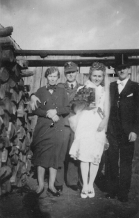 Wedding of parents, 1942