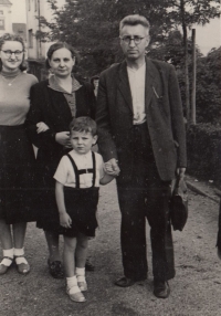 Jiří Chvojka with his parents and sister Alena on the way to Prague, 1948