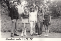 Jiří Chvojka (left) with members of the Young Historians club, which he led at the elementary school, 1972