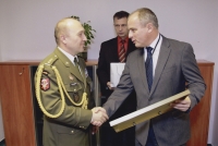 Roman Kopřiva na Pražském hradě v roce 2014 při povýšení na armádního generála 