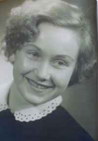 Věra Peštuková (Pavlíková), graduation photo from 1956